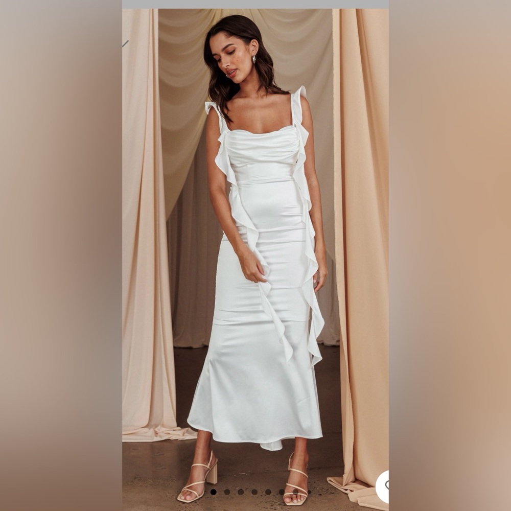 Selfie Leslie - Blushing ruffle trim dress - Oyster